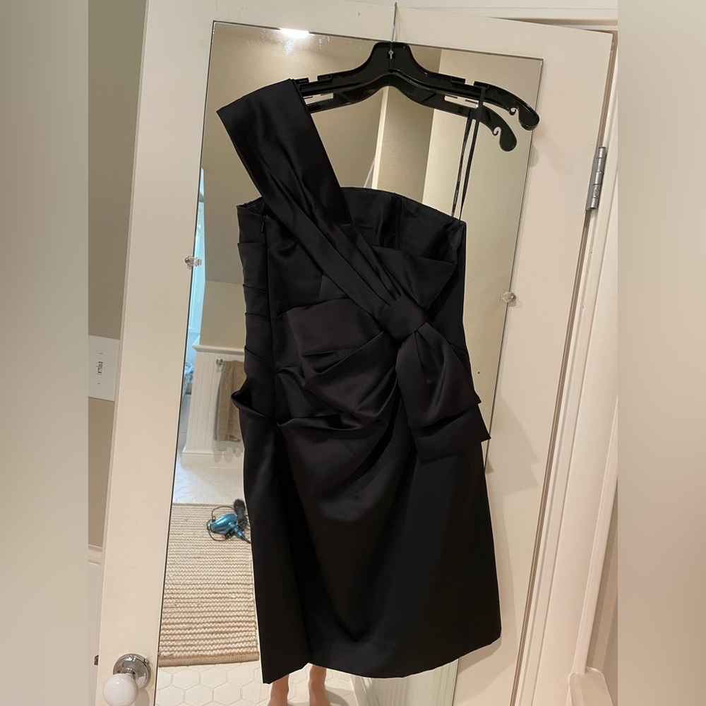 Phoebe couture size 6 cocktail dress, bow detail in back